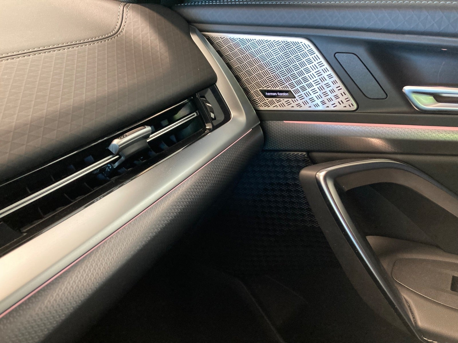 Grå BMW iX2 fra 2025