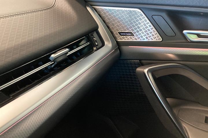 Grå BMW iX2 fra 2025