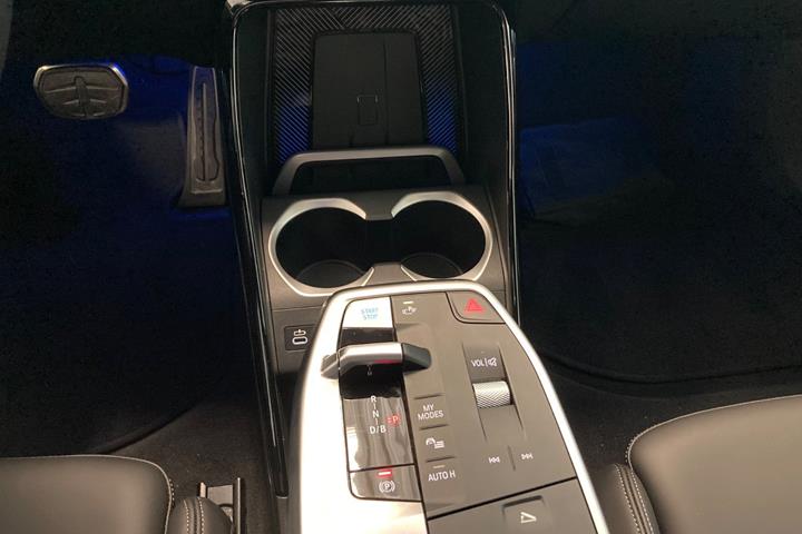 Grå BMW iX2 fra 2025