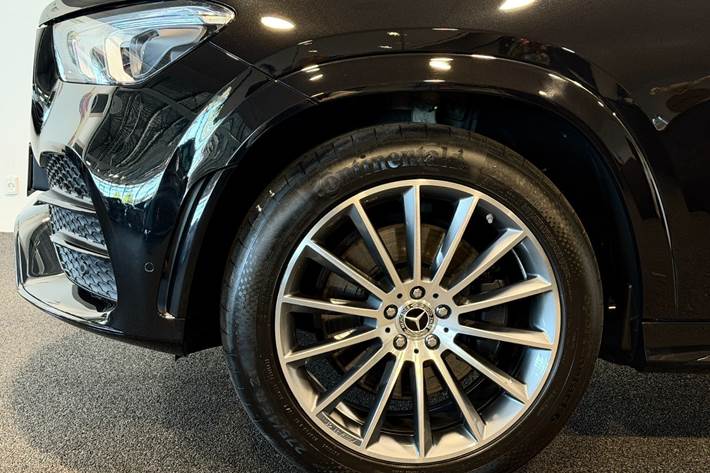 Sort Mercedes GLE350 de fra 2023