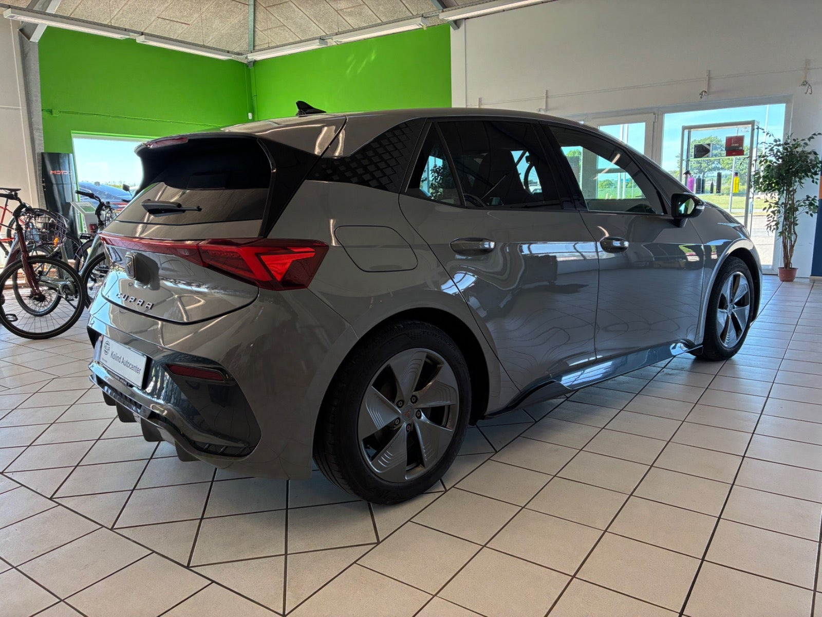 Grå Cupra Born fra 2023