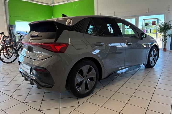 Grå Cupra Born fra 2023