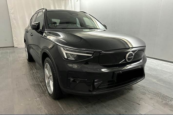 Sort Volvo XC40 fra 2023 set udefra