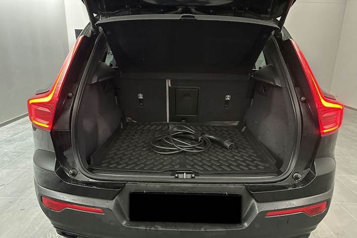 Sort Volvo XC40 fra 2023