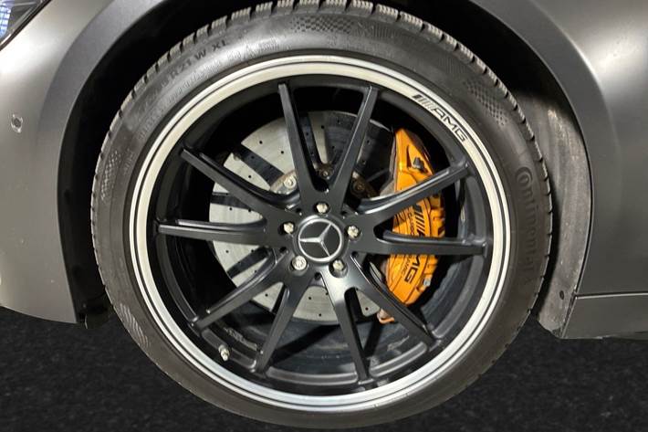 Grå Mercedes AMG GT 63 fra 2019