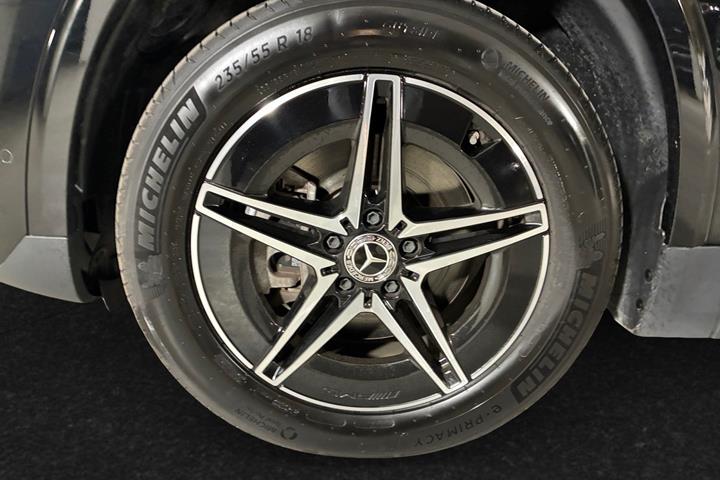 Sort Mercedes EQA350 fra 2024