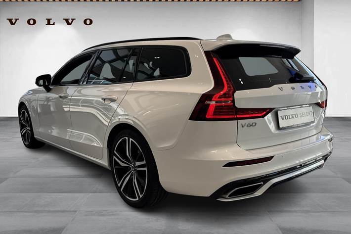 Hvid Volvo V60 fra 2021