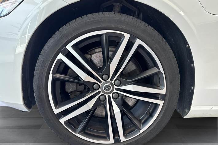 Hvid Volvo V60 fra 2021