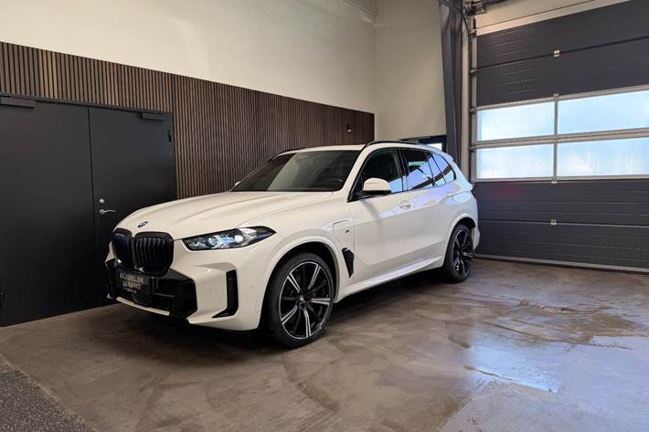 Hvid BMW X5 fra 2023