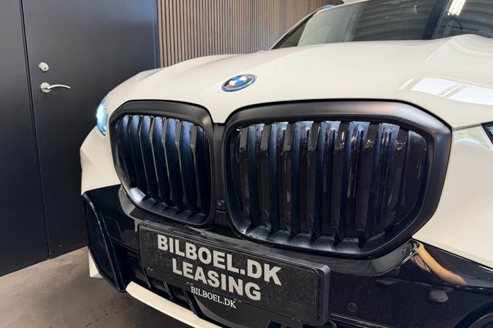 Hvid BMW X5 fra 2023