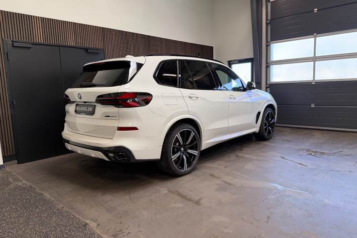 Hvid BMW X5 fra 2023
