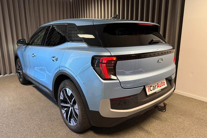 Blå Ford Explorer fra 2024