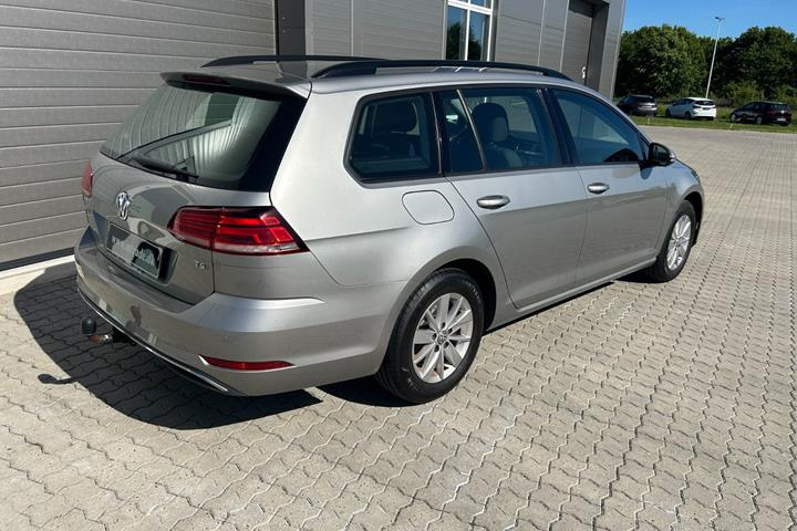 Sølv VW Golf VII fra 2018