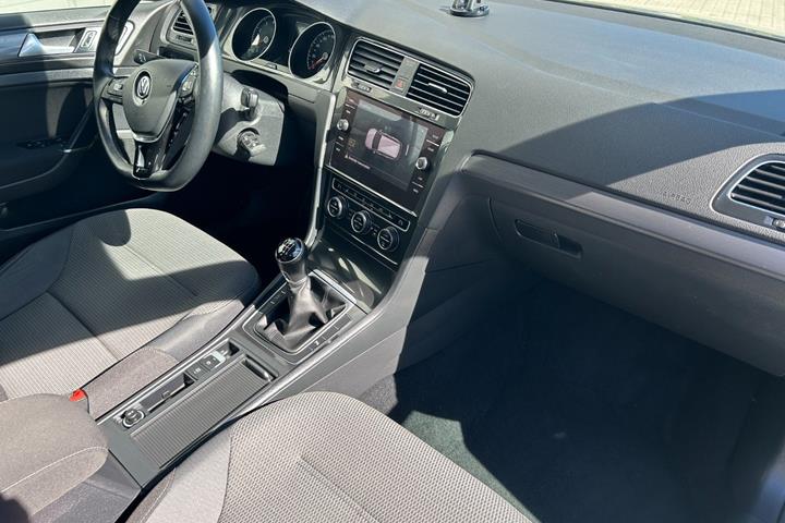 Sølv VW Golf VII fra 2018
