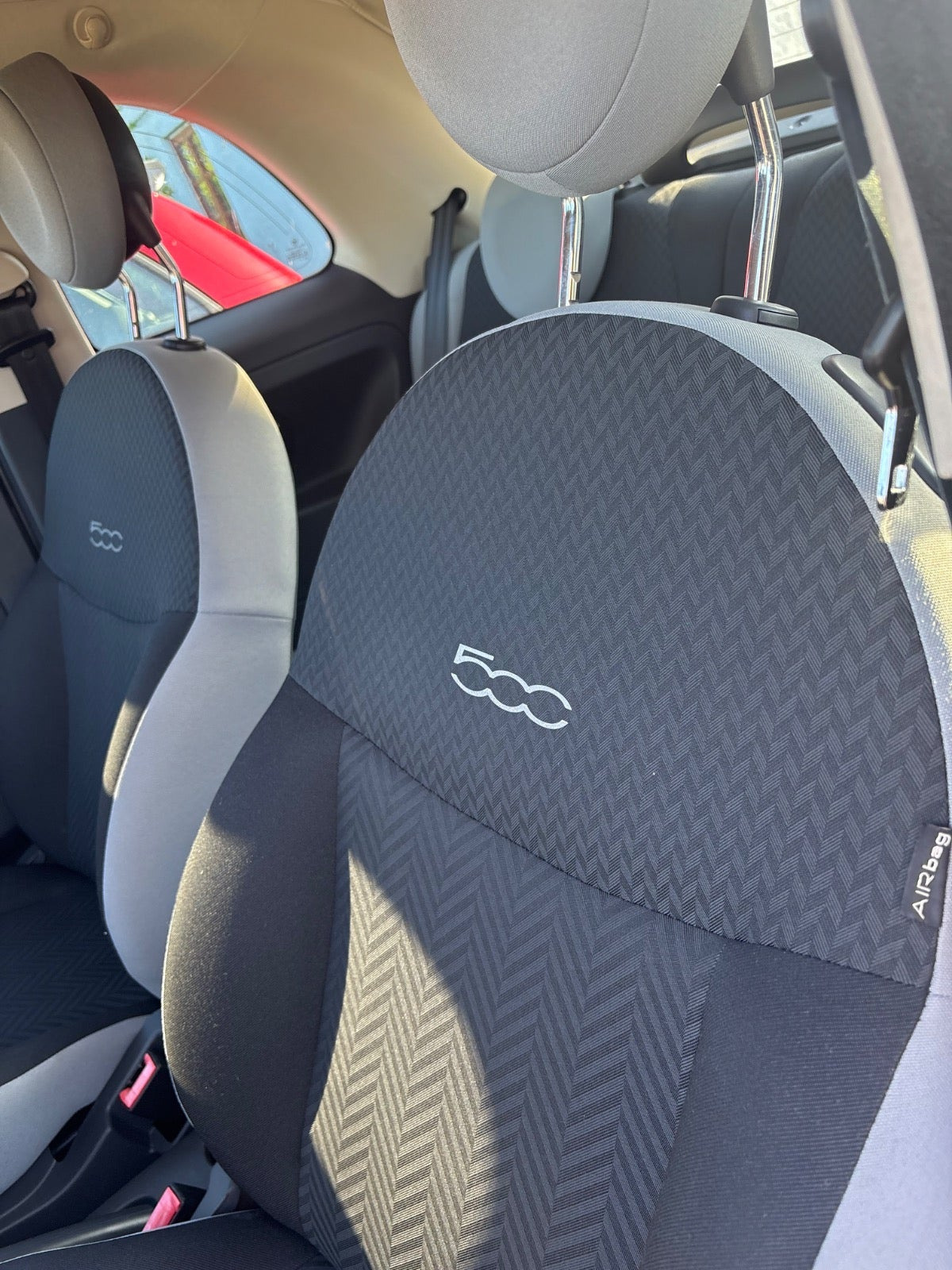 Grå Fiat 500C fra 2017