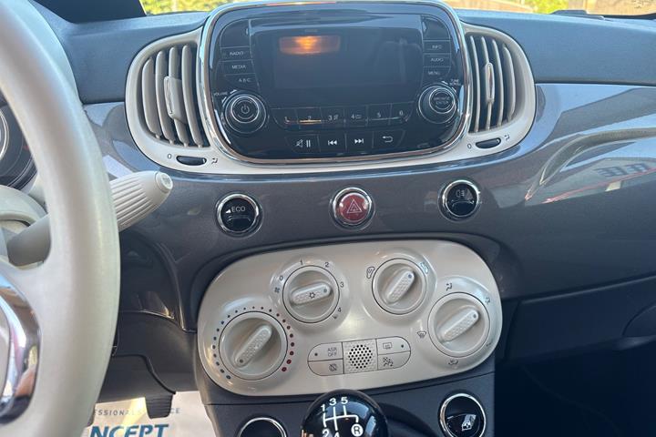 Grå Fiat 500C fra 2017