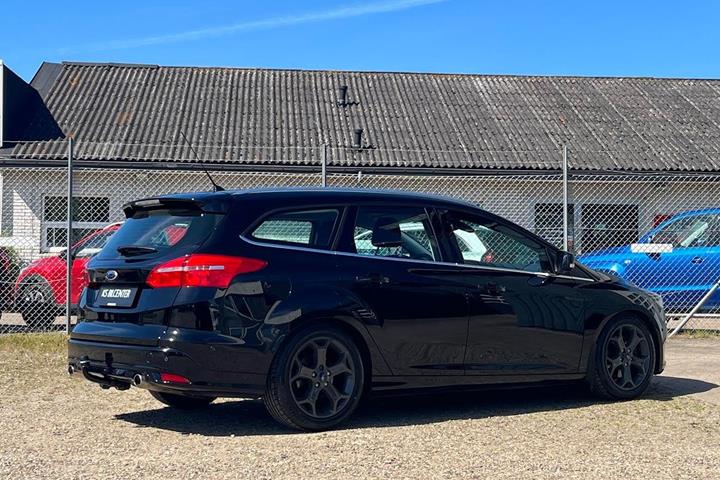 Sort Ford Focus fra 2017