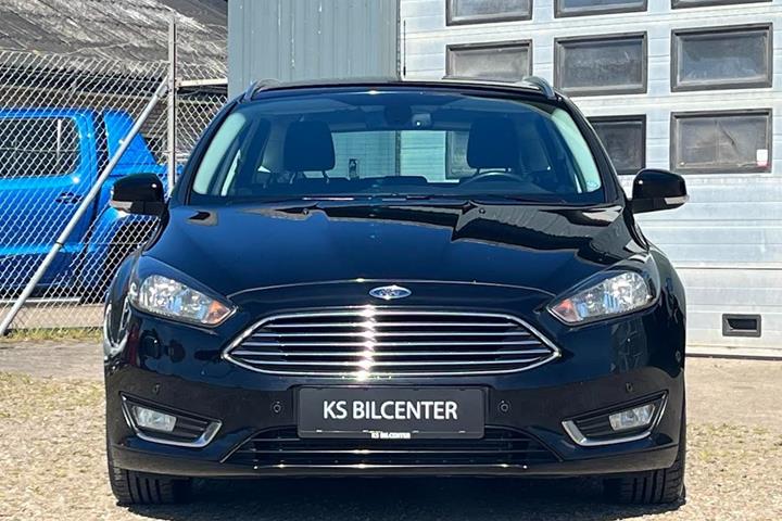 Sort Ford Focus fra 2017