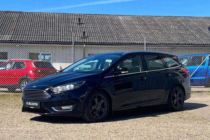 Sort Ford Focus fra 2017