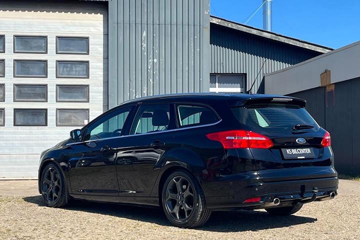 Sort Ford Focus fra 2017