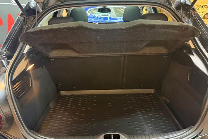 Sort Peugeot 208 fra 2017
