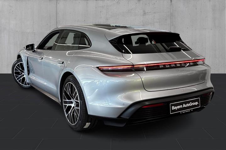 Sølv Porsche Taycan fra 2023