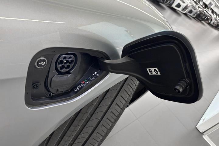 Sølv Porsche Taycan fra 2023