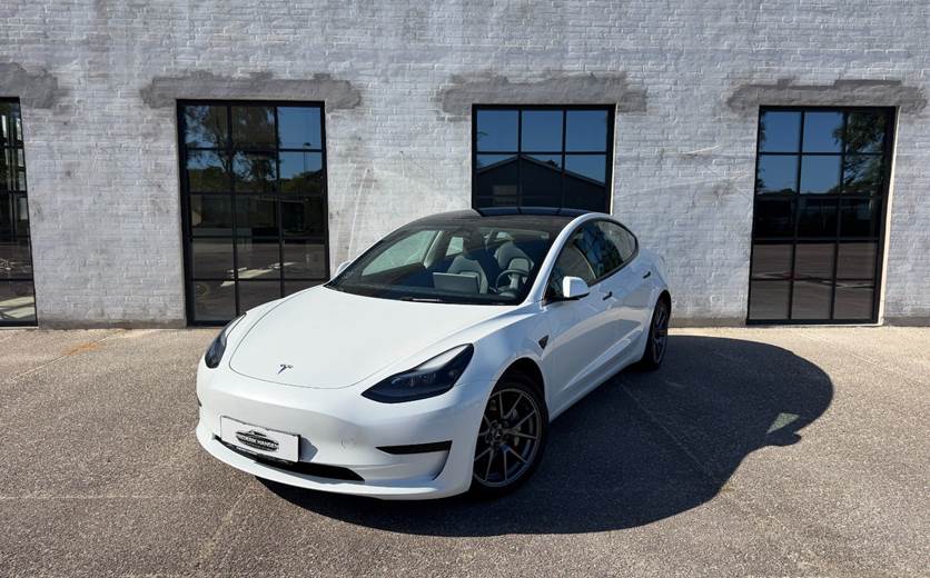 Tesla Model 3 RWD