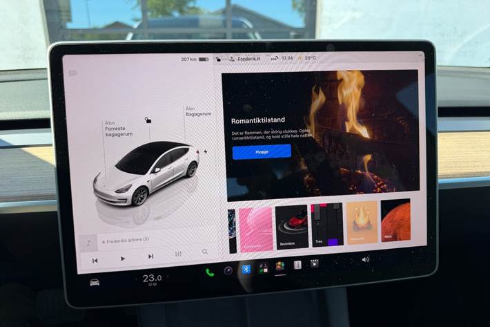 Hvid Tesla Model 3 fra 2022