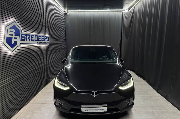 Sort Tesla Model X fra 2017