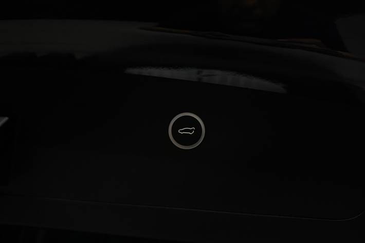 Sort Tesla Model X fra 2017