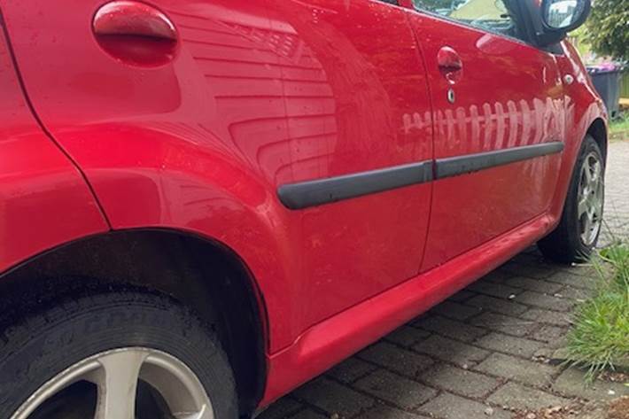 Rød Peugeot 107 fra 2008