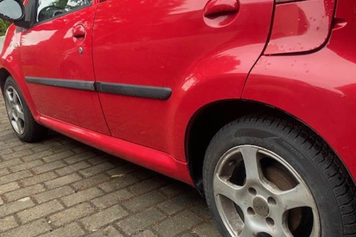 Rød Peugeot 107 fra 2008