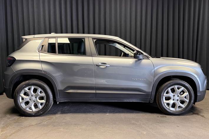 Grå Jeep Avenger fra 2025
