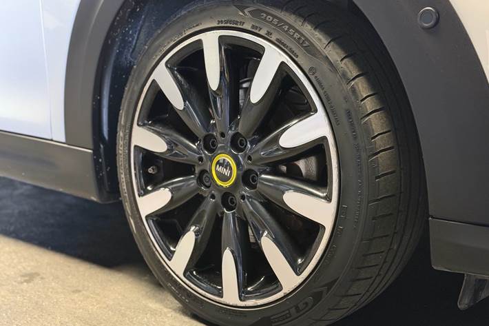 Hvid Mini Cooper fra 2023