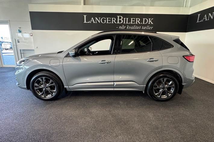 Grå Ford Kuga fra 2022