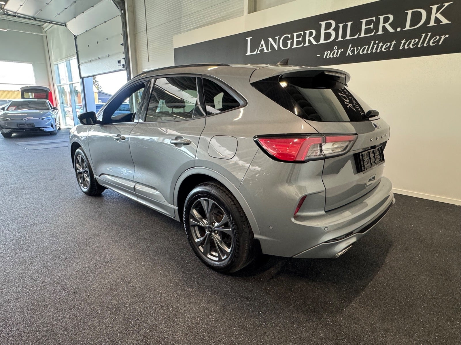 Grå Ford Kuga fra 2022