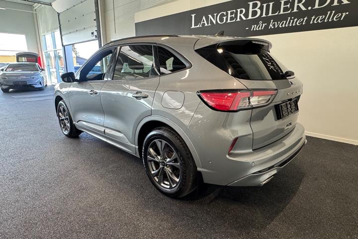 Grå Ford Kuga fra 2022