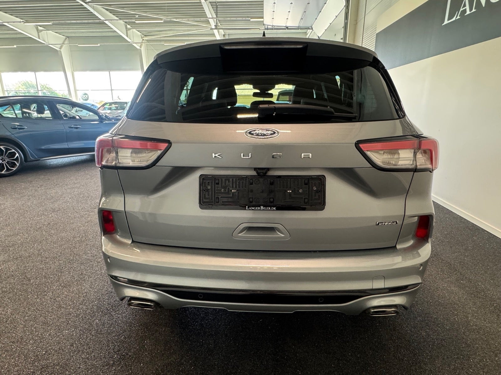 Grå Ford Kuga fra 2022