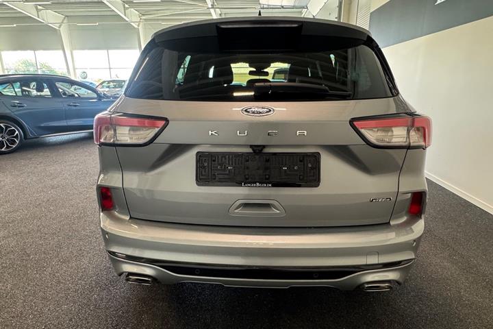 Grå Ford Kuga fra 2022