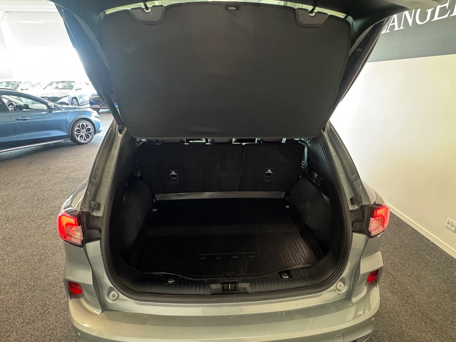 Grå Ford Kuga fra 2022