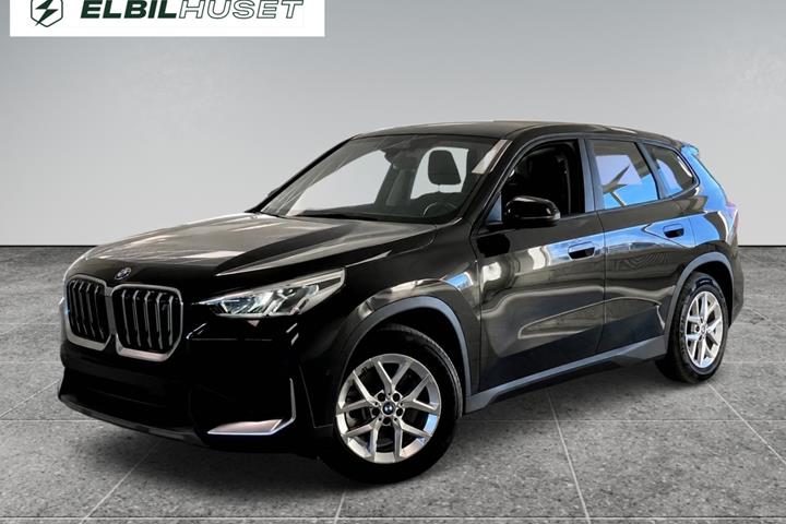 Sort BMW iX1 fra 2023 set udefra