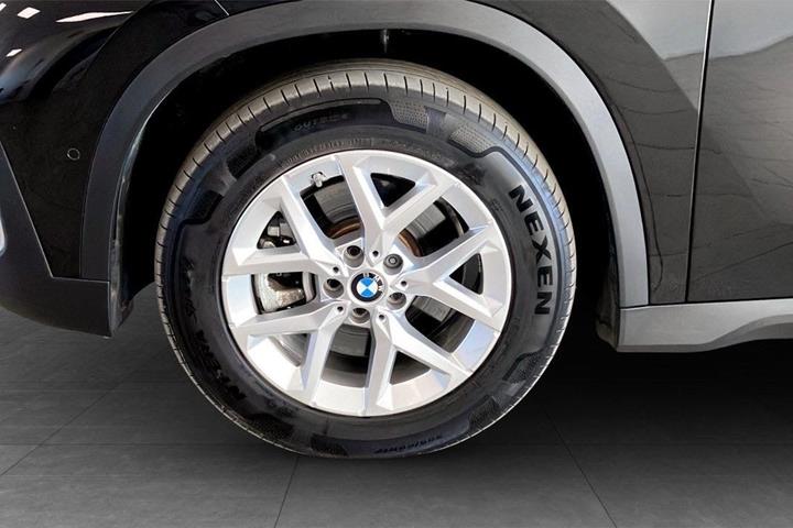 Sort BMW iX1 fra 2023