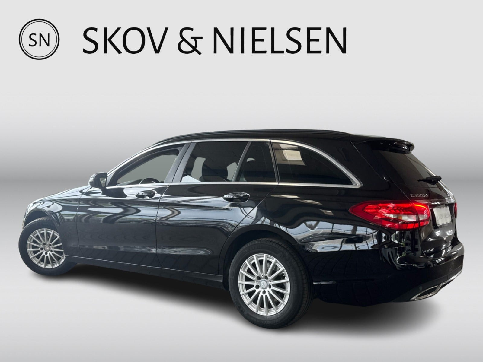 Sort Mercedes C220 d fra 2016