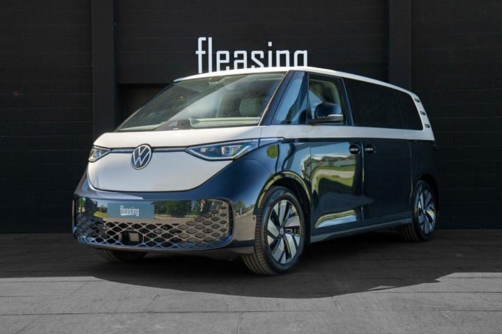 Blå VW ID.Buzz fra 2026 set udefra