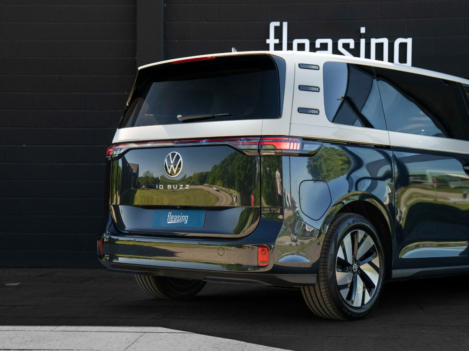 Blå VW ID.Buzz fra 2026