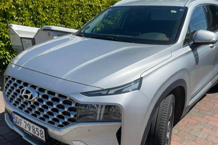 Grå Hyundai Santa Fe fra 2021