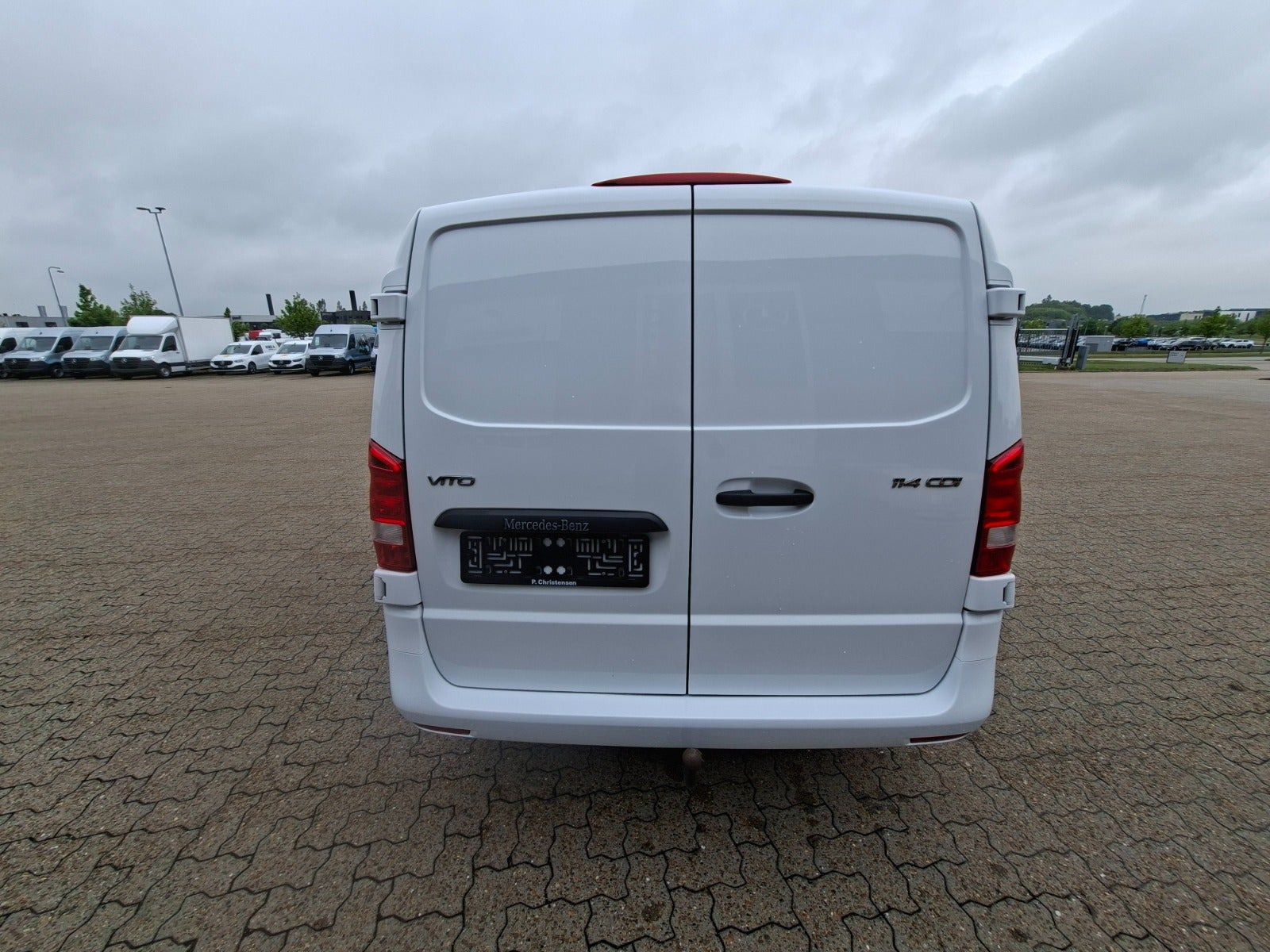Hvid Mercedes Vito 114 fra 2023