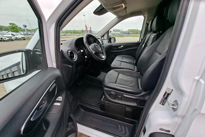 Hvid Mercedes Vito 114 fra 2023