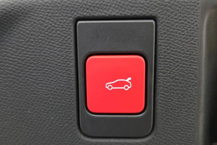 Sort Peugeot e-5008 fra 2024